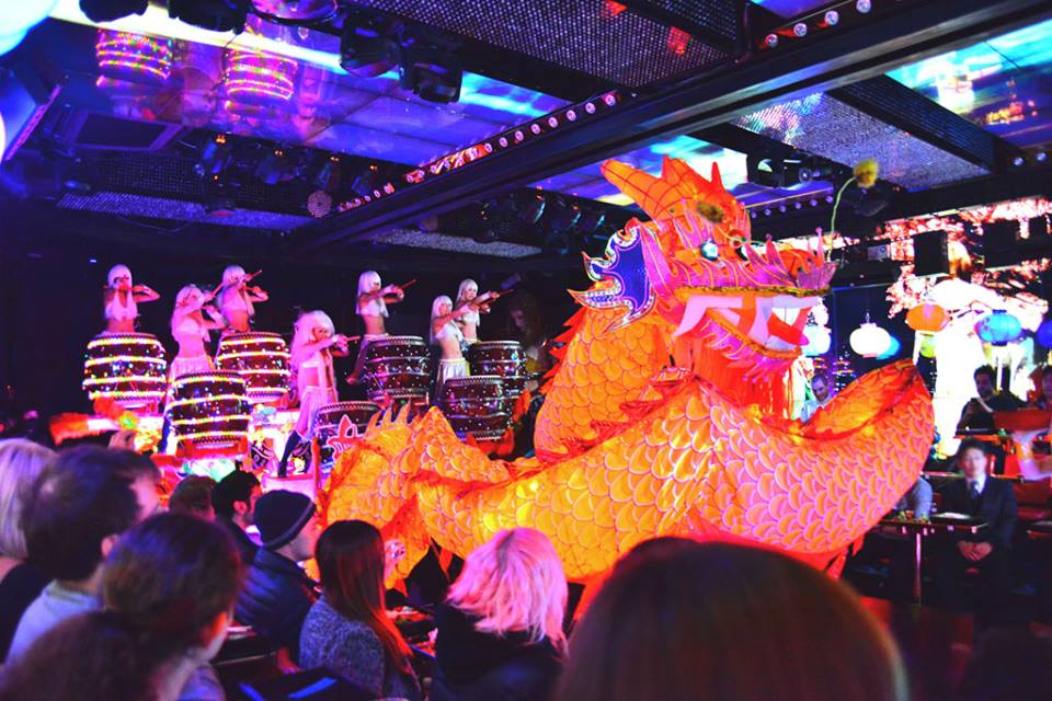 ROBOT RESTAURANT @ชินจูกุ โตเกียว สุดยอดร้านอาหารที่เจ๋งที่สุดในโตเกียว